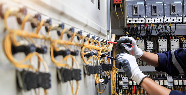 Professional Electrician technician working in Mitchell, IL